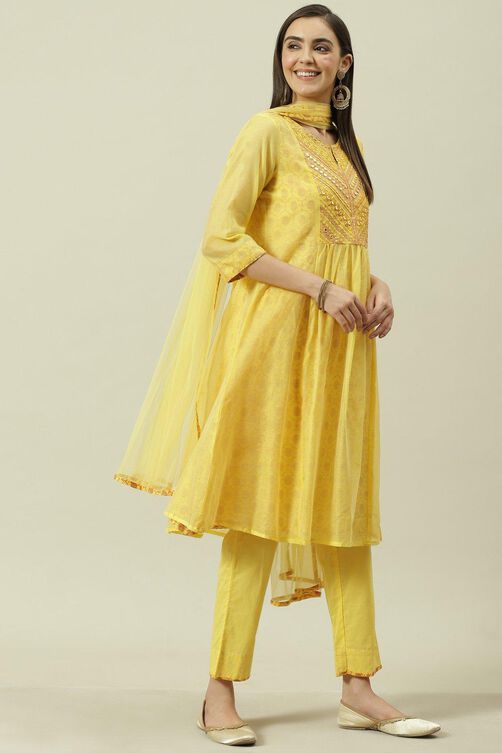 Yellow Solid Kalidar Kurta Regular Pants Suit Set image number 6