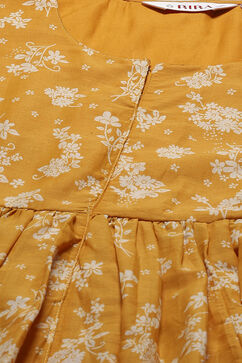 Yellow Cotton Straight Embroidered Kurta Slim Pant Suit Set image number 8
