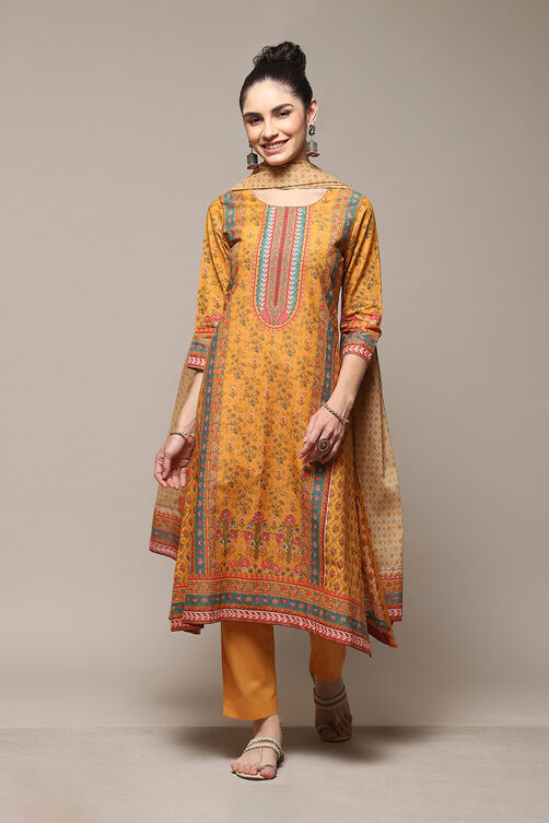 Mustard Pure Cotton Printed Kurta & Pants Suit Set image number 7