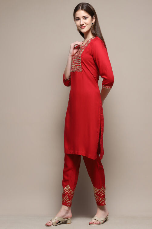 Red Rayon Straight Kurta Pant 2 Piece Set image number 3