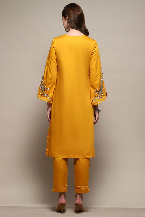 Yellow Cotton Straight Embroidered Kurta Slim Pant Suit Set image number 5