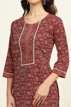 Maroon Cotton Printed Embroidered Unstitched Suit Set image number 2