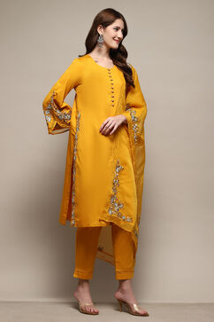 Yellow Cotton Straight Embroidered Kurta Slim Pant Suit Set image number 6