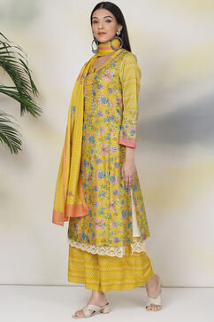 Yellow Cotton Silk Double Layered Kurta Flared Palazzo Suit Set image number 6