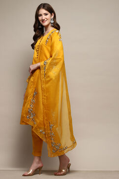 Yellow Cotton Straight Embroidered Kurta Slim Pant Suit Set image number 8