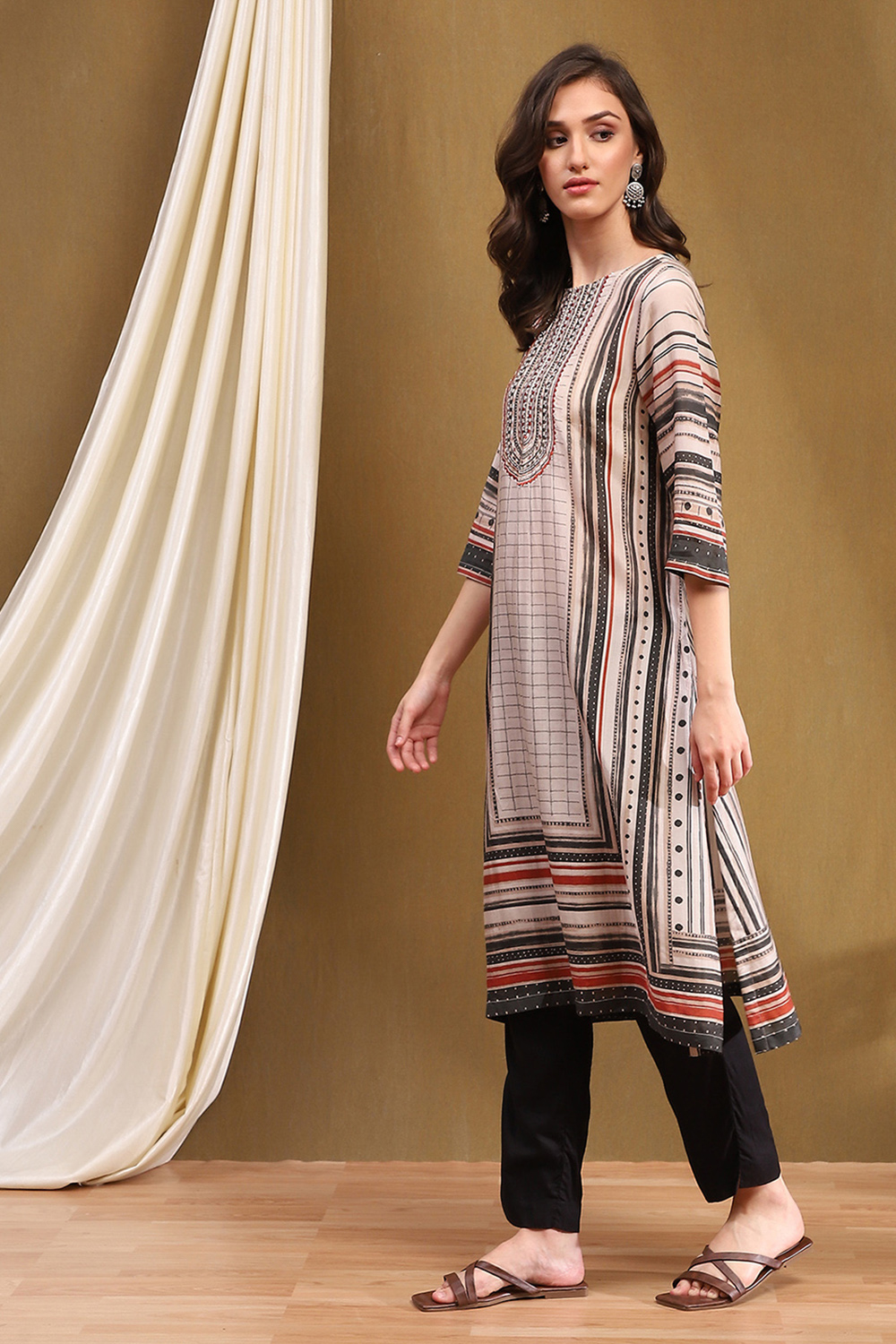 Beige Geometric Printed Straight Kurta image number 2