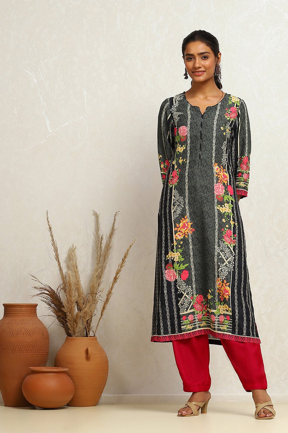 Grey Rayon Straight Kurta image number 5