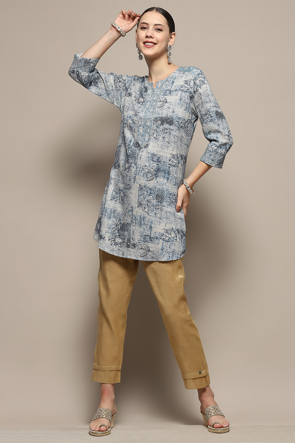 Blue Floral Printed Regular Fit Straight Kurti image number 0