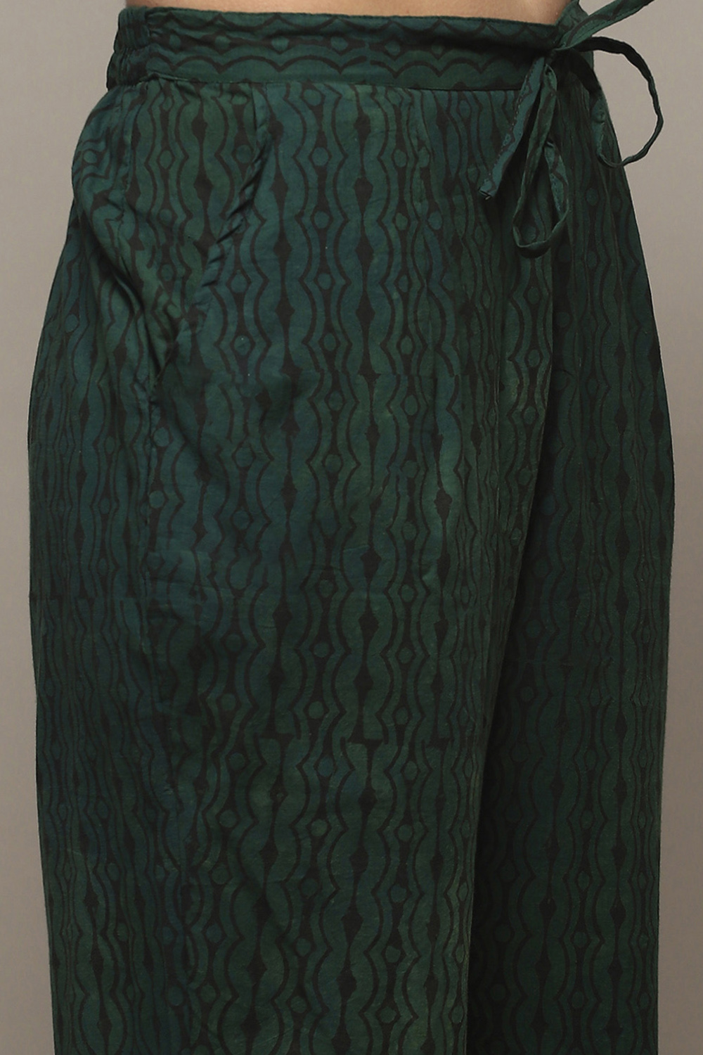 Green Cotton Unstitched Suit set image number 3