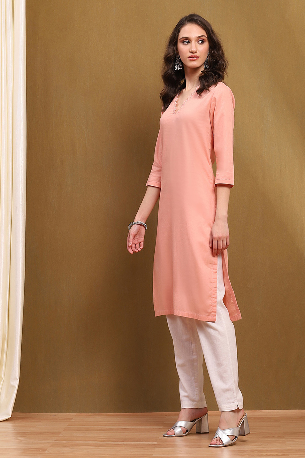 Peach-Coloured Cotton Blend Solid Straight Kurta image number 2