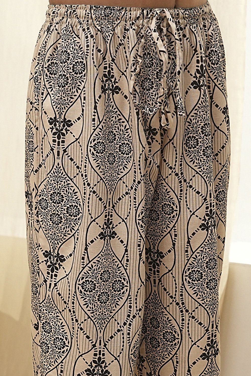 Black and Beige Printed Straight Kurta Set image number 2