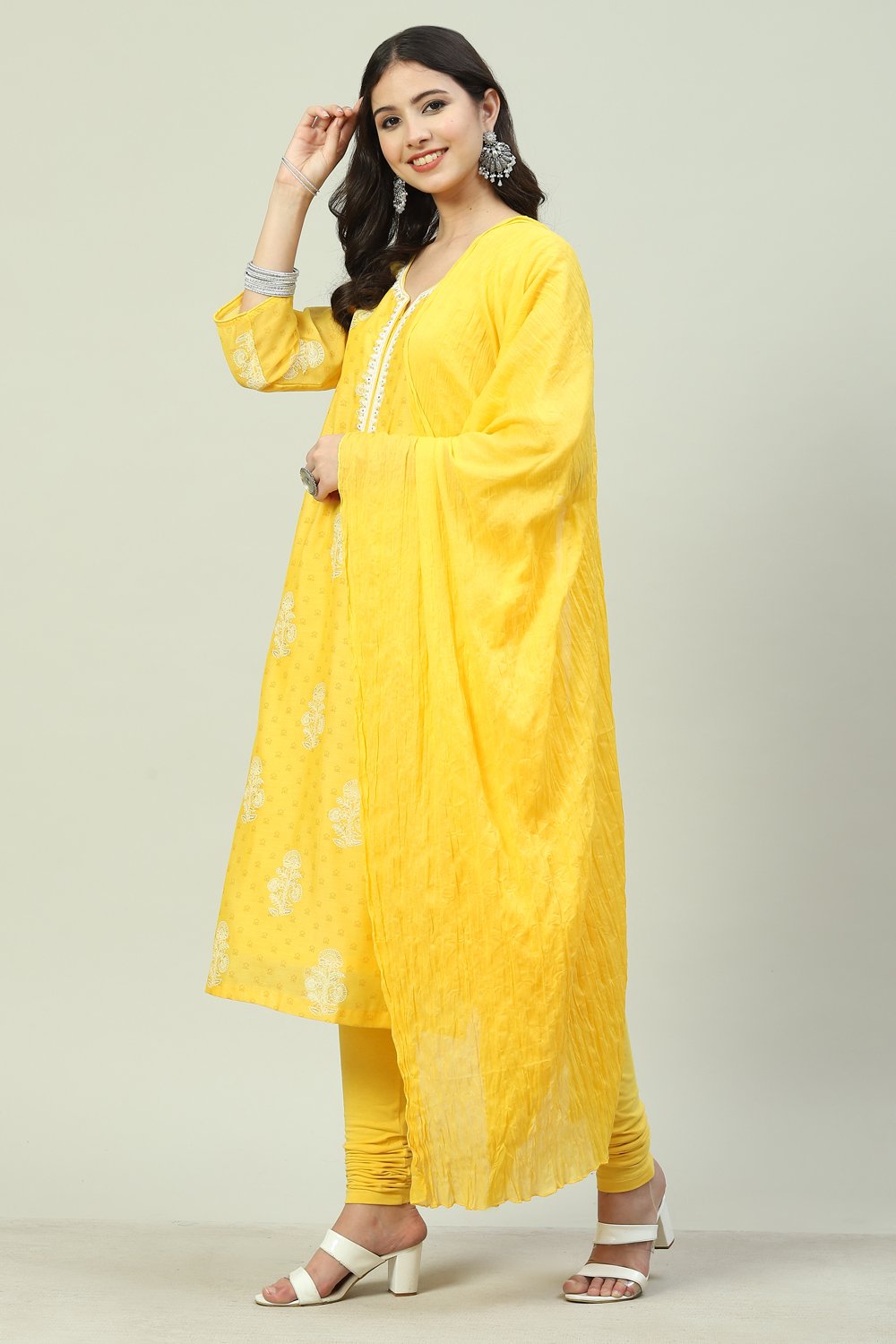 Peach Straight Kurta Churidar Suit Set image number 5