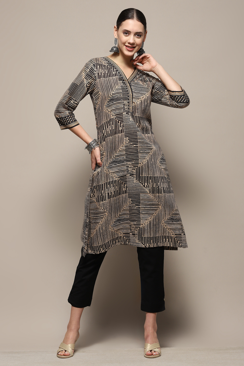 Black Cotton Geometric Printed Straight Kurta image number 5