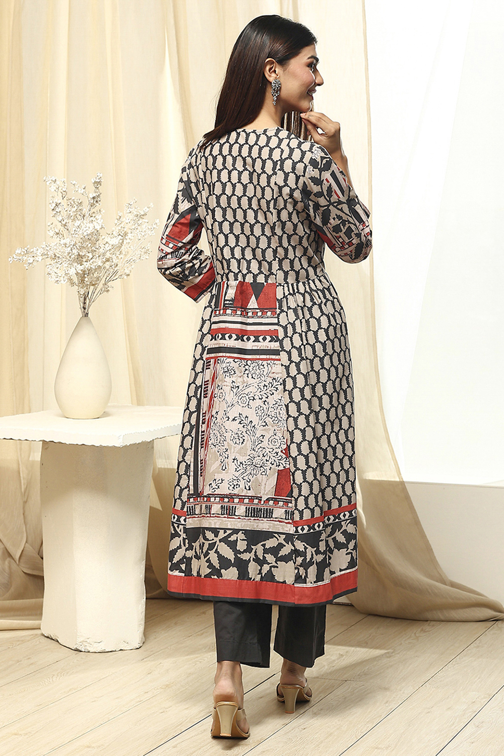 Black and Beige Cotton Printed A-Line Kurta Set image number 4