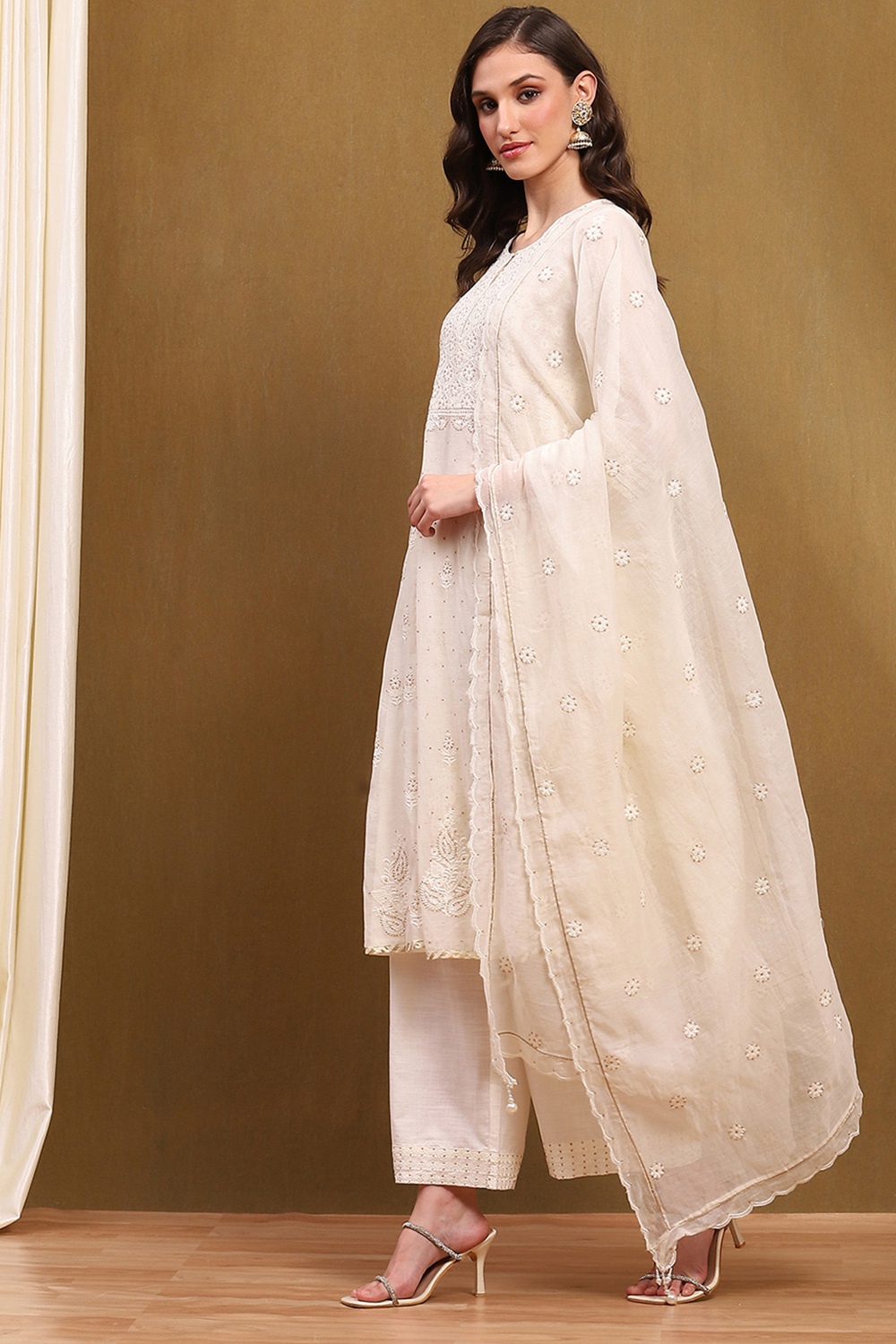 Off-White Silk Chanderi Embroidered Kalidar Suit Set image number 3