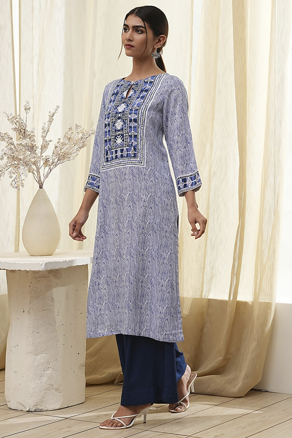 Indigo Viscose Rayon Straight Printed Kurta image number 2