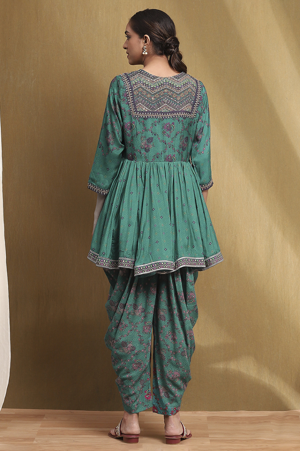 Green Muslin Printed Peplum Suit Set image number 4