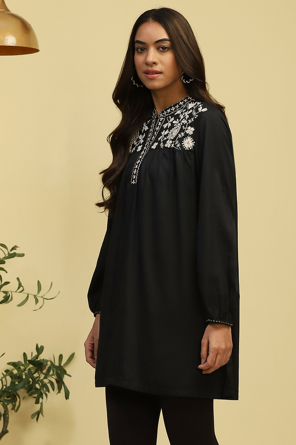 Black Viscose Blend Regular Fit Straight Kurti image number 2