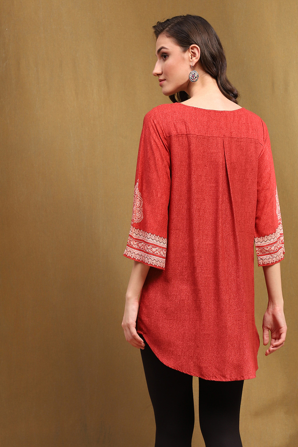 Red Rayon Straight Kurti image number 3