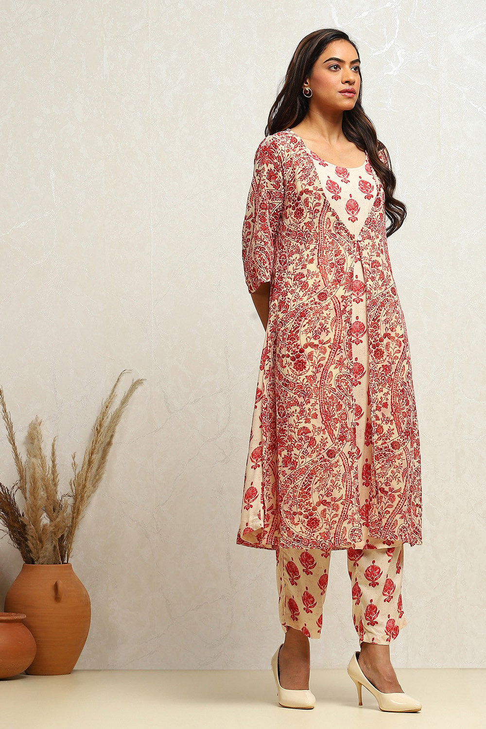 Cream-coloured Georgette Printed Fusion Kurta Set image number 5