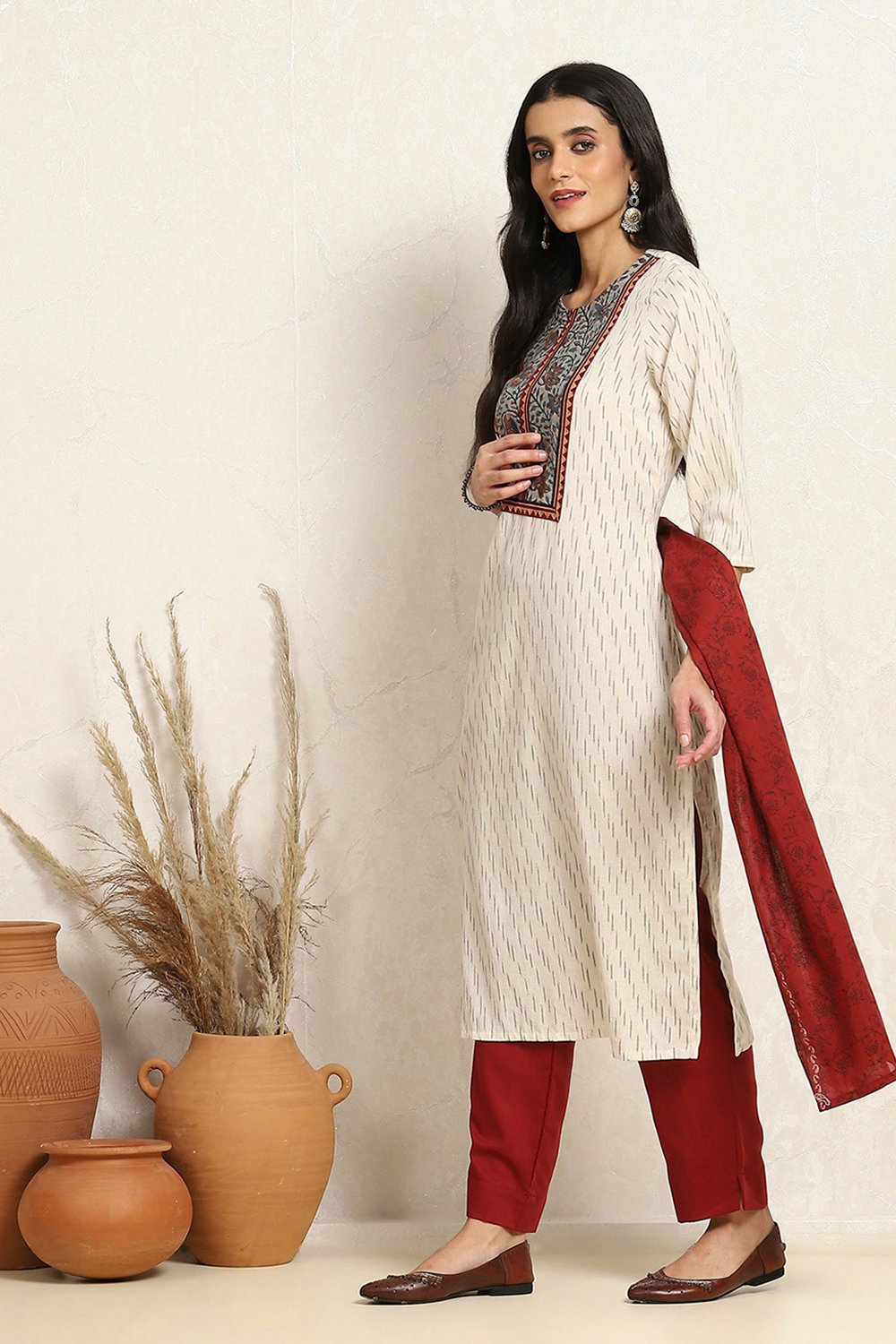 Off-white and Maroon Cotton Printed Unstitched Suit Set image number 4