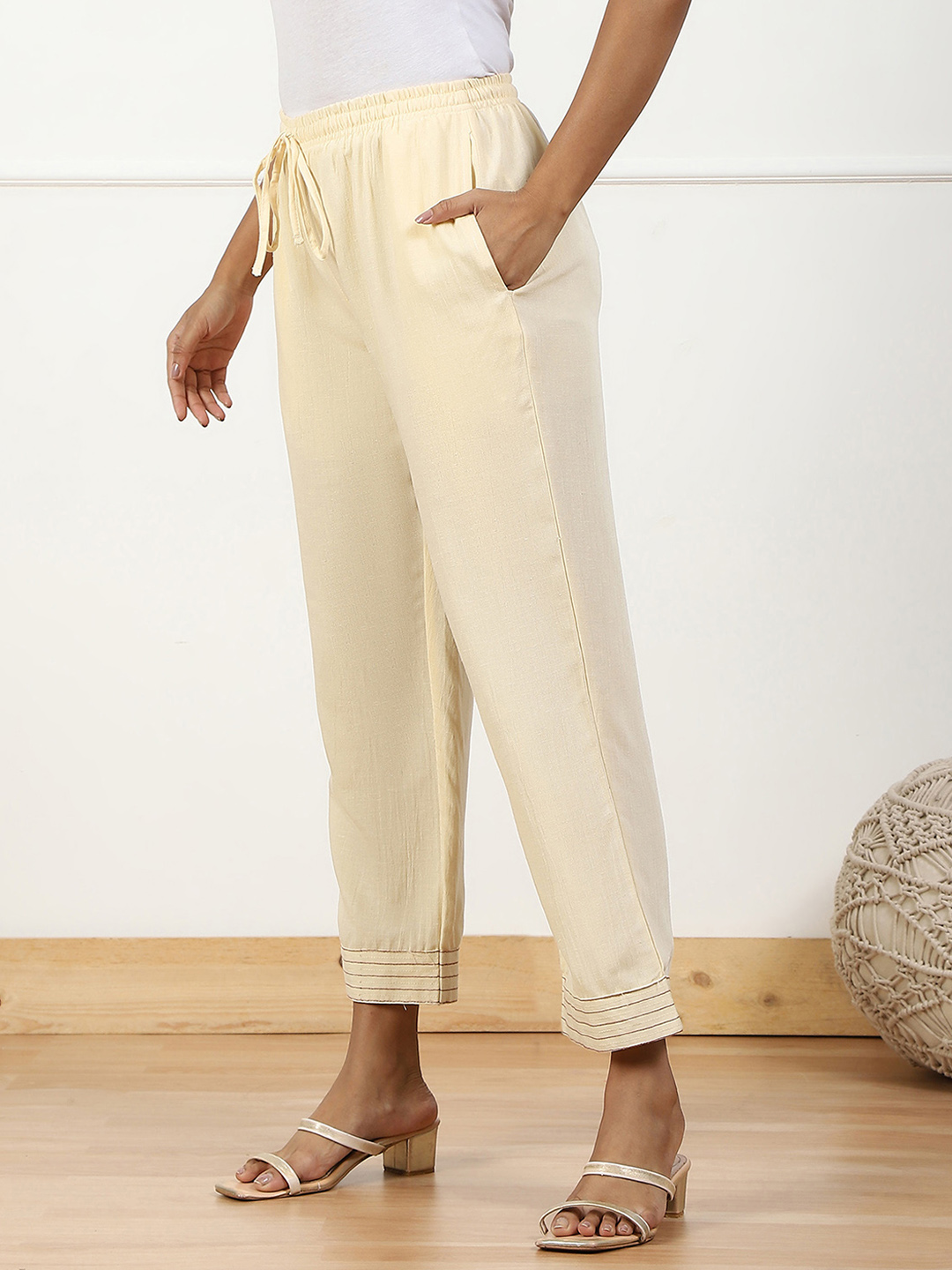 Cream-coloured Solid Mid-Rise Regular Fit Palazzo image number 2