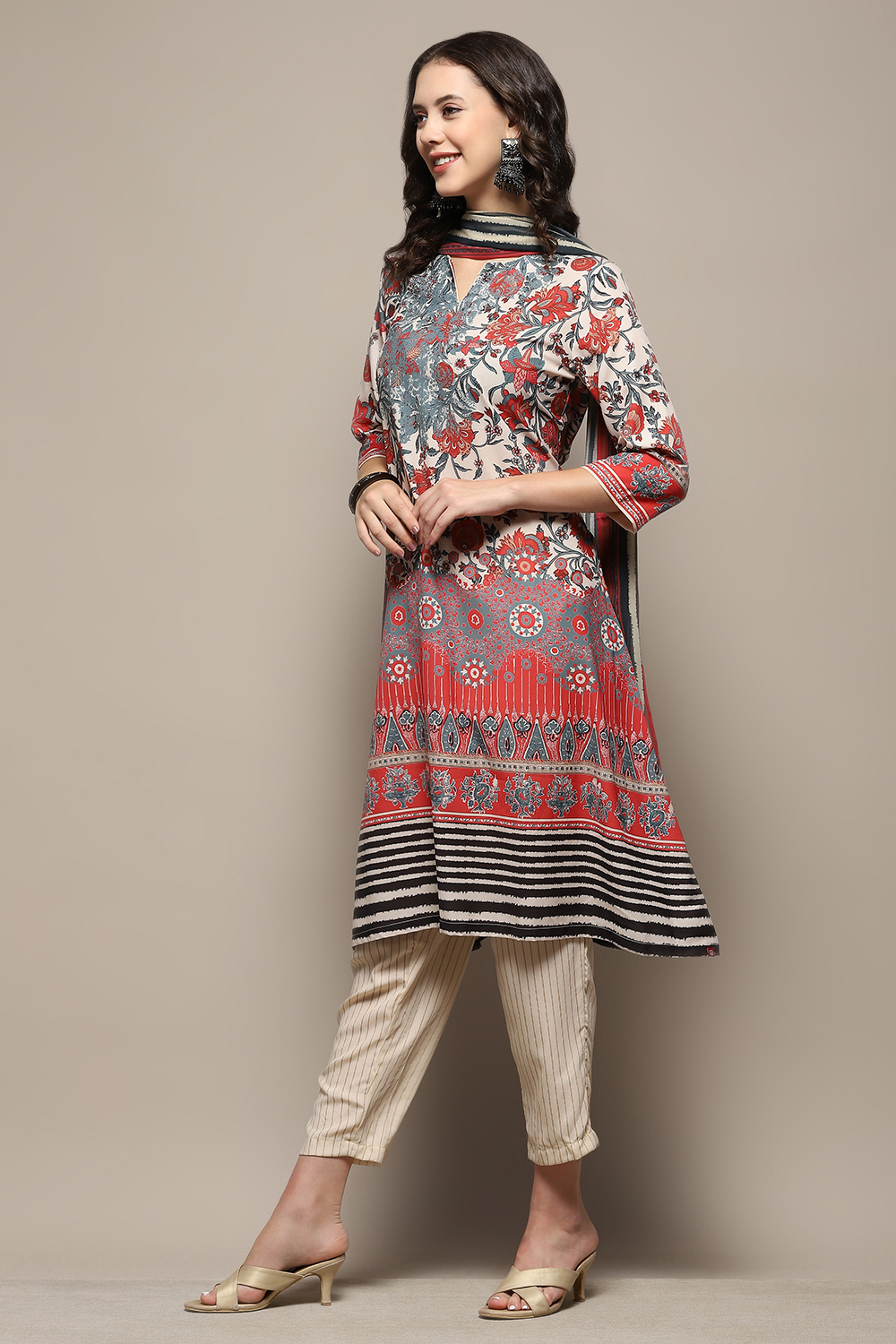 Beige Crepe Floral Printed Straight Suit Set image number 5