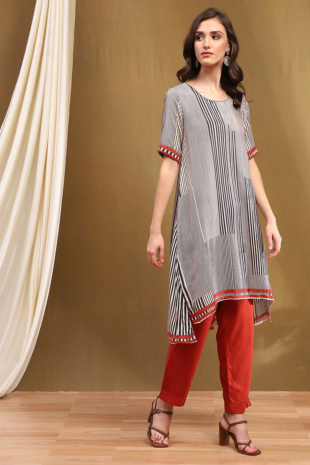 Black and White Striped High-Low A-Line Kurta image number 4