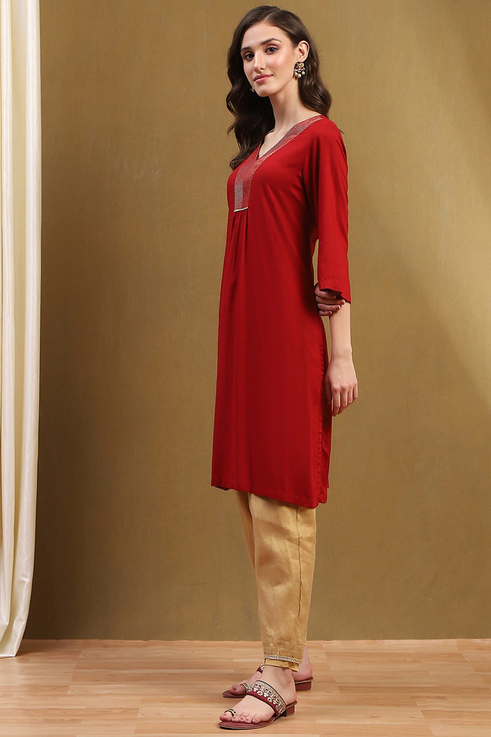 Deep Red Solid Gathered Straight Kurta image number 2