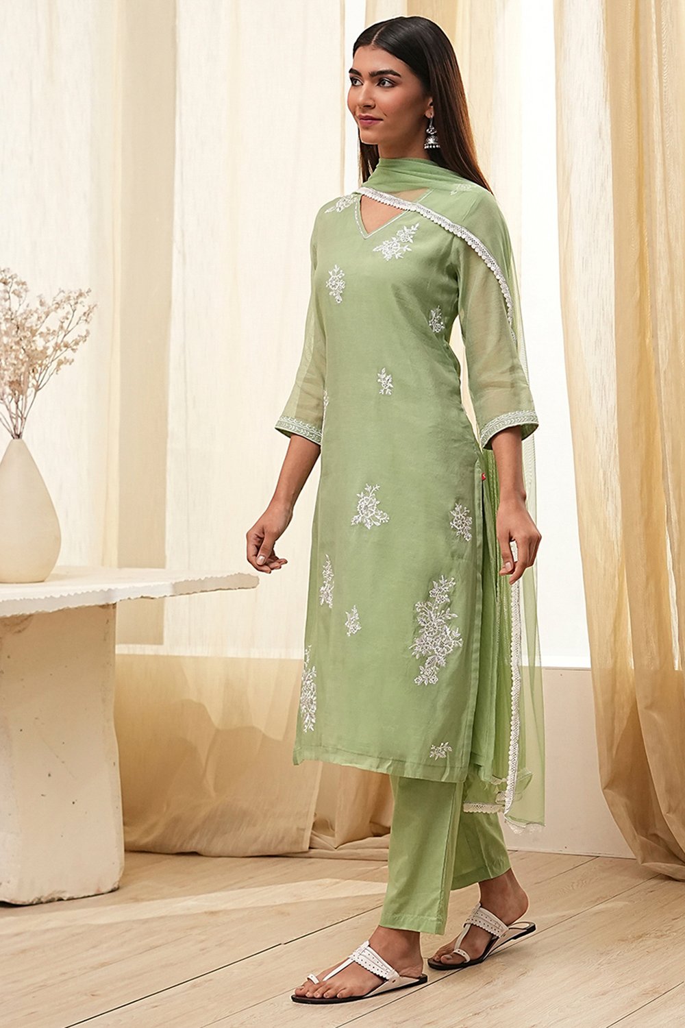 Green Embroidered Straight Suit Set image number 3