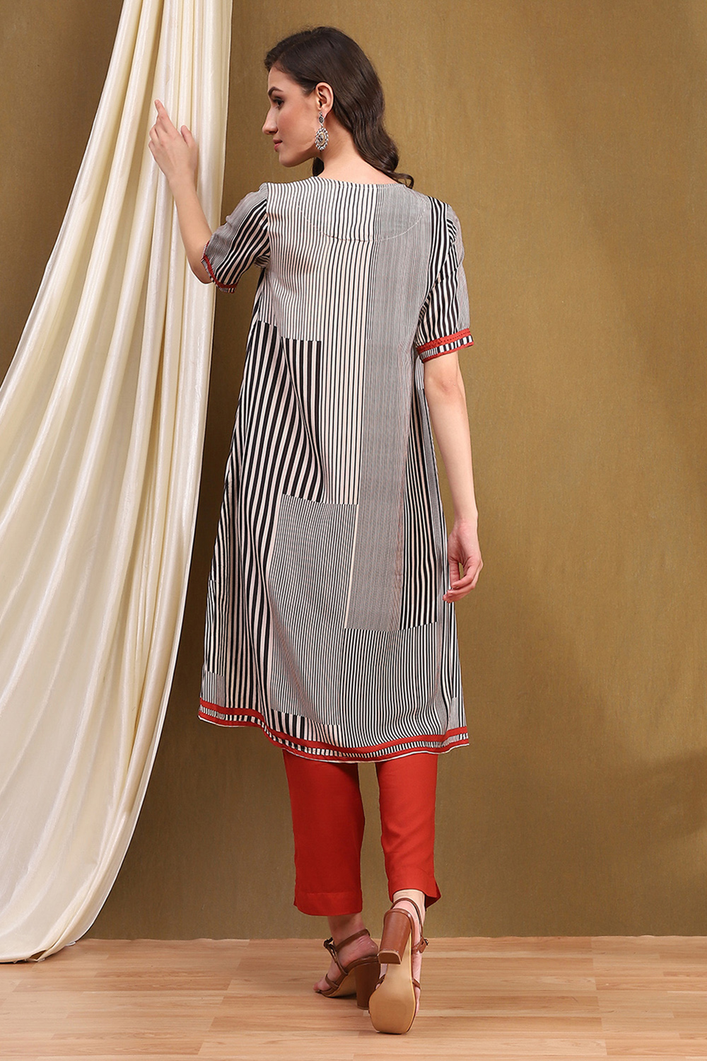 Black and White Striped High-Low A-Line Kurta image number 3