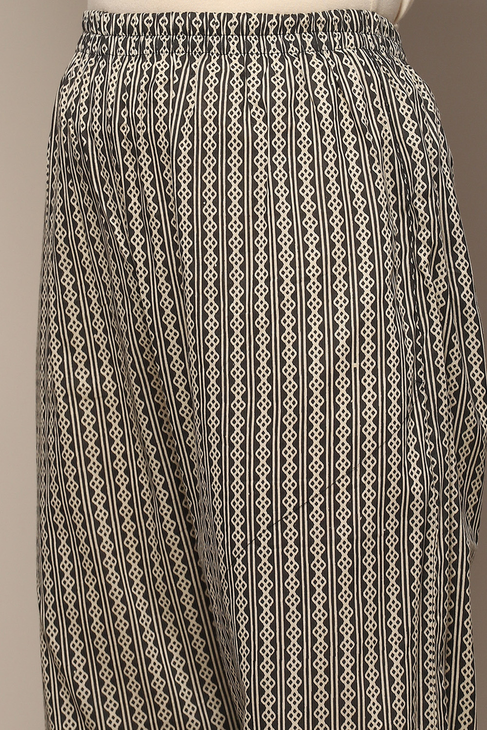 Grey Cotton Screen Print Unstitched Suit Set image number 3