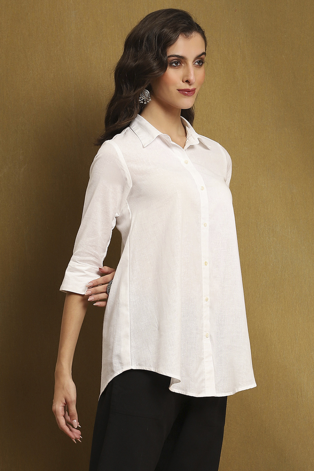 White Cotton Blend Solid Straight Shirt Style Kurti image number 4