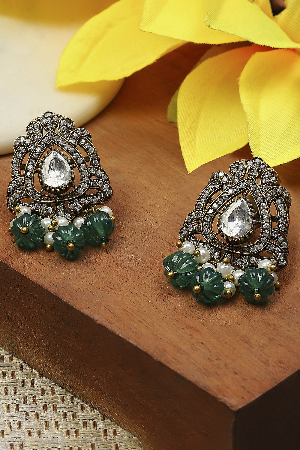 Green Kundan Festive Studs image number 0