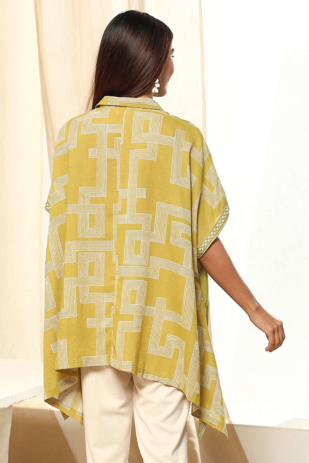 Green Geometric Printed Kaftan-Style Shirt image number 3