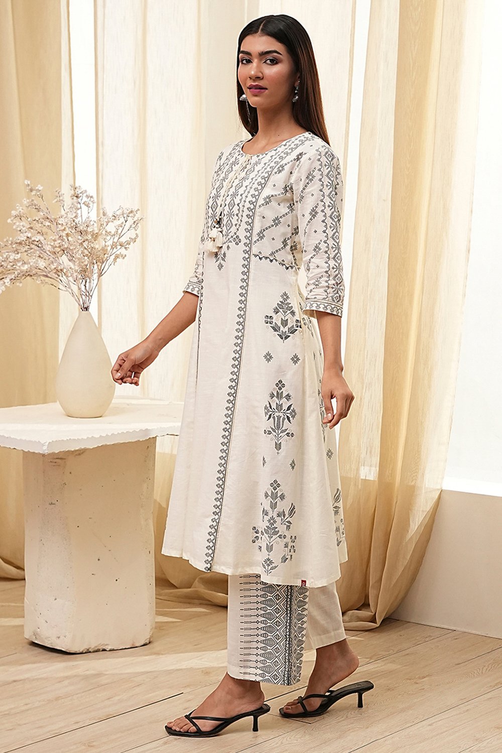 Off-White Pure Cotton Printed A-line Kurta Set image number 3