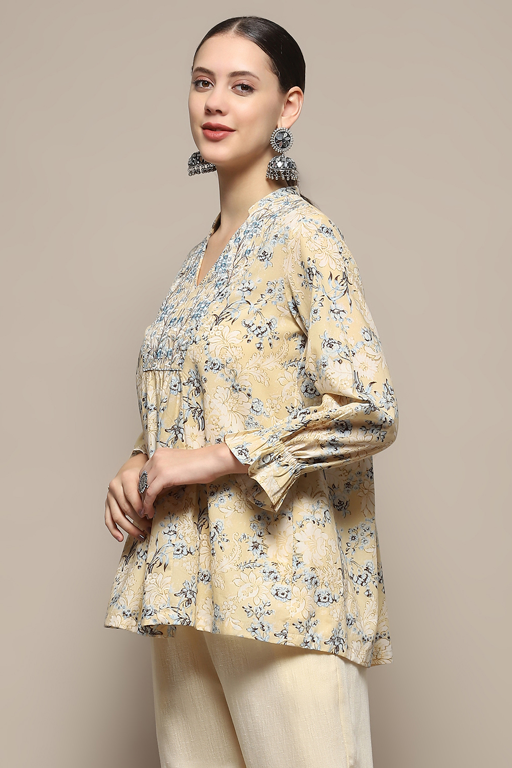 Beige Cotton Floral Printed A-Line Kurti image number 3