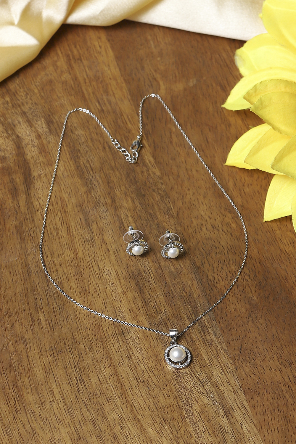 Pearl Brass Pendant Necklace Set image number 0