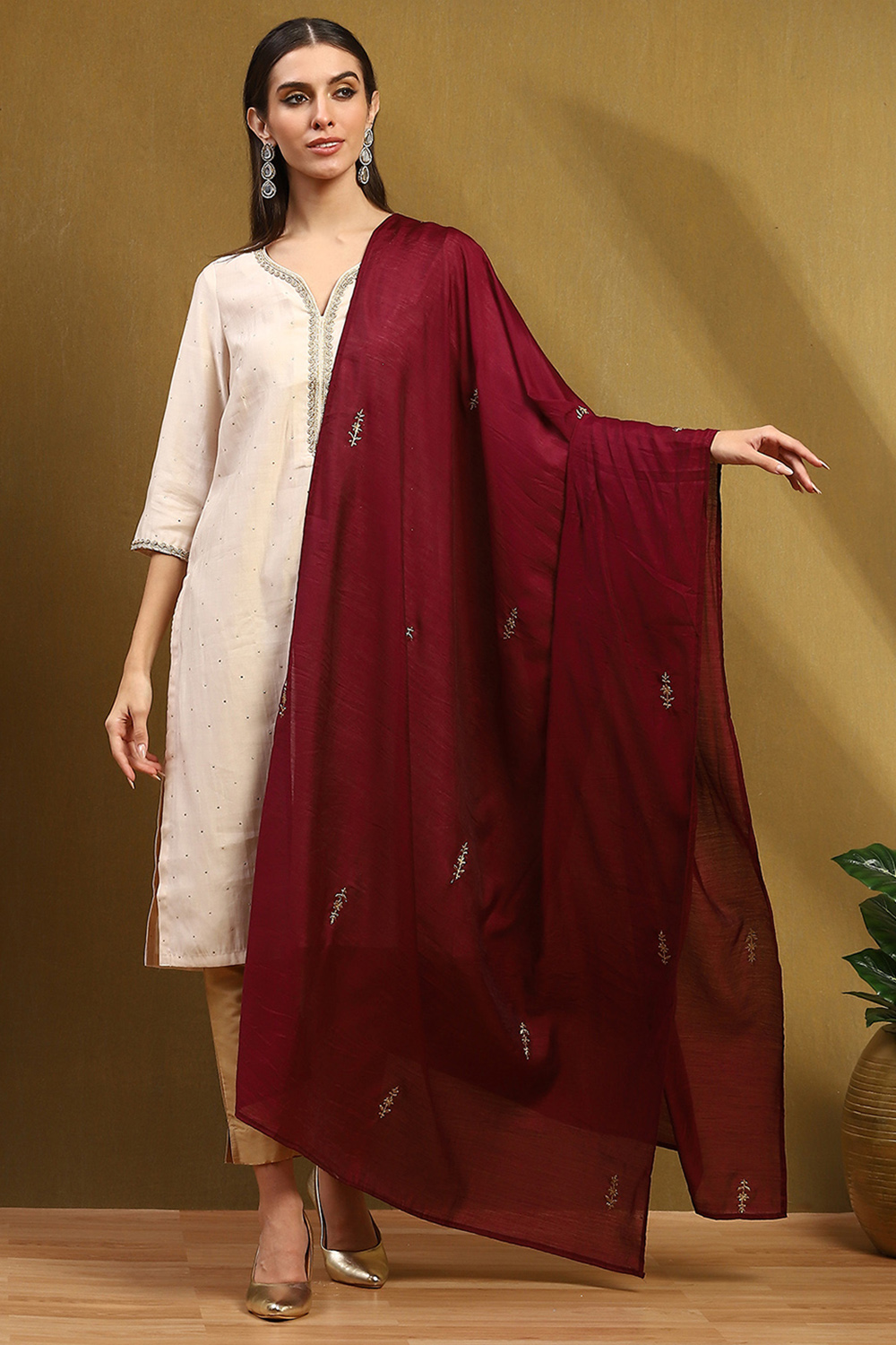 Wine Polyester Dupatta image number 4