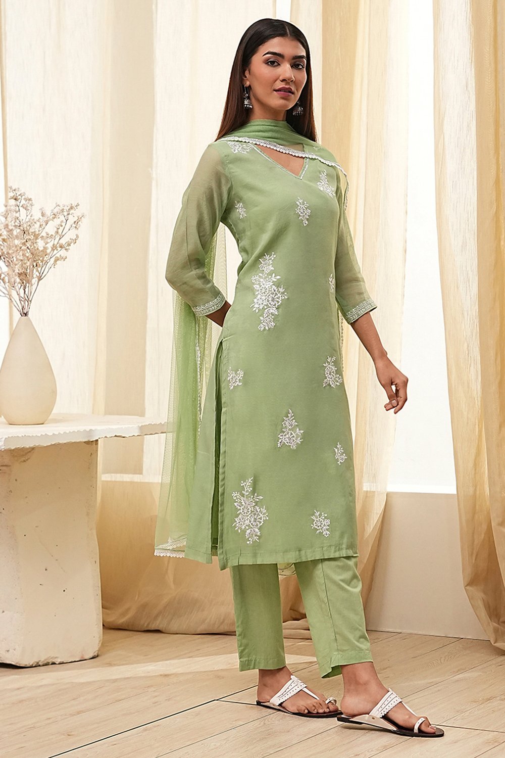 Green Embroidered Straight Suit Set image number 5