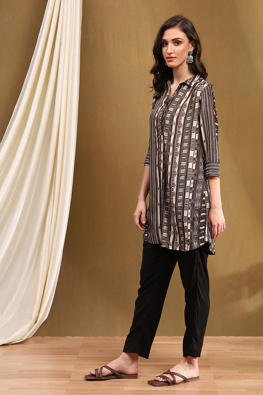 Brown Printed Straight Kurti image number 2