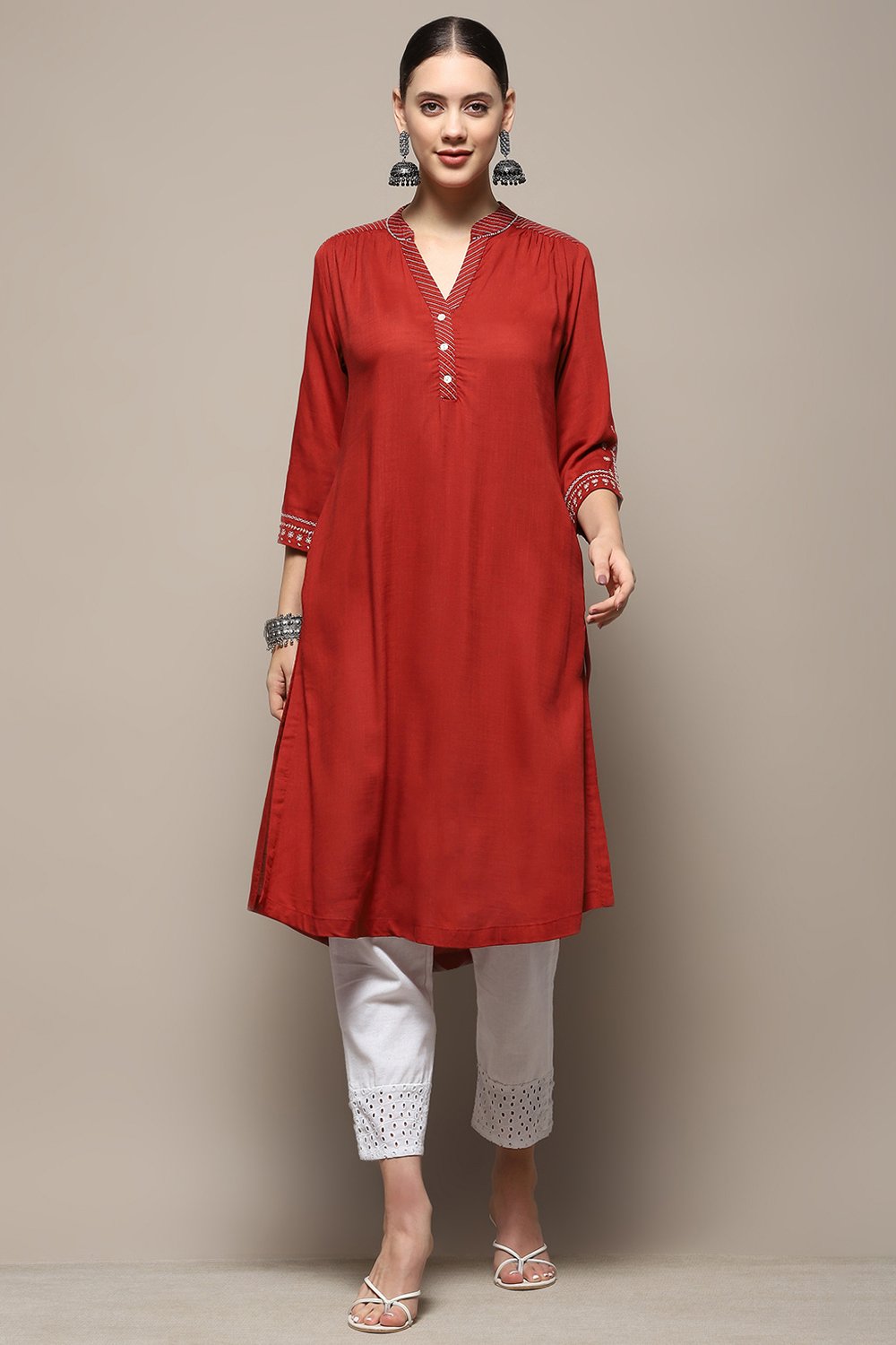 Off-White Solid Regular Fit Straight Kurta image number 6