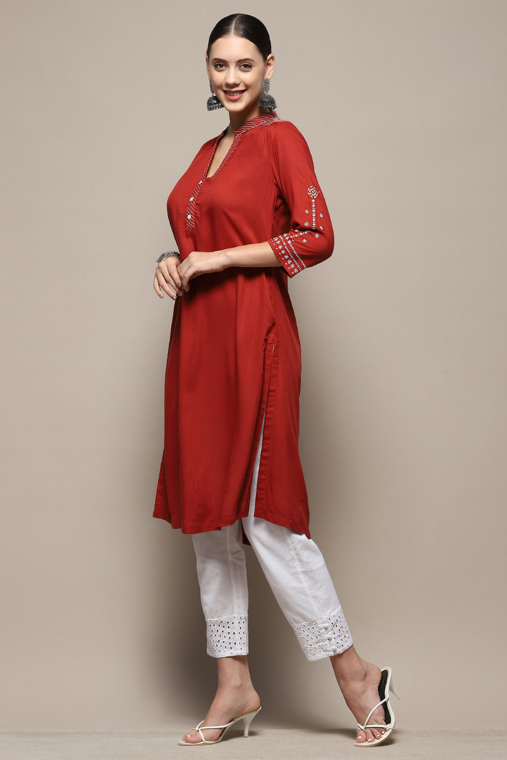 Off-White Solid Regular Fit Straight Kurta image number 3