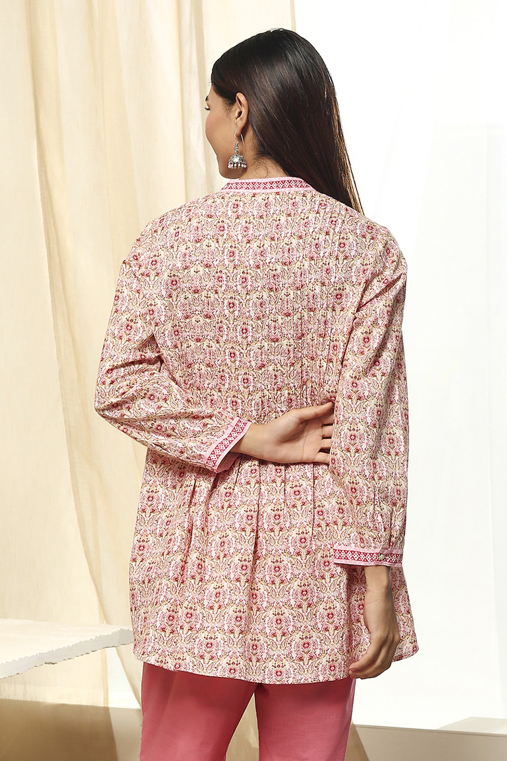 Pink Floral Cotton Shirt-Style Short Kurta image number 3