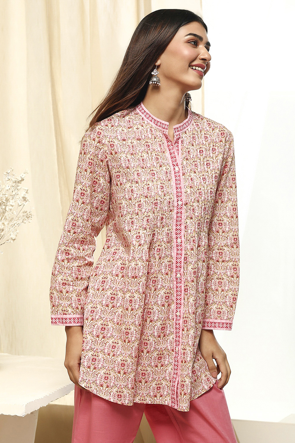 Pink Floral Cotton Shirt-Style Short Kurta image number 4