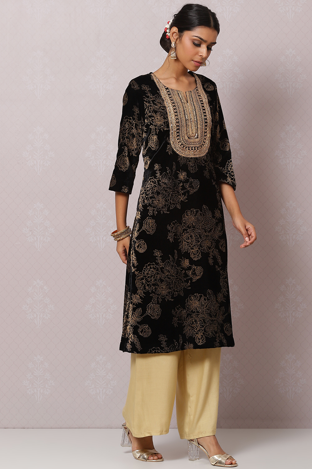 Black Velvet Straight Kurta image number 3