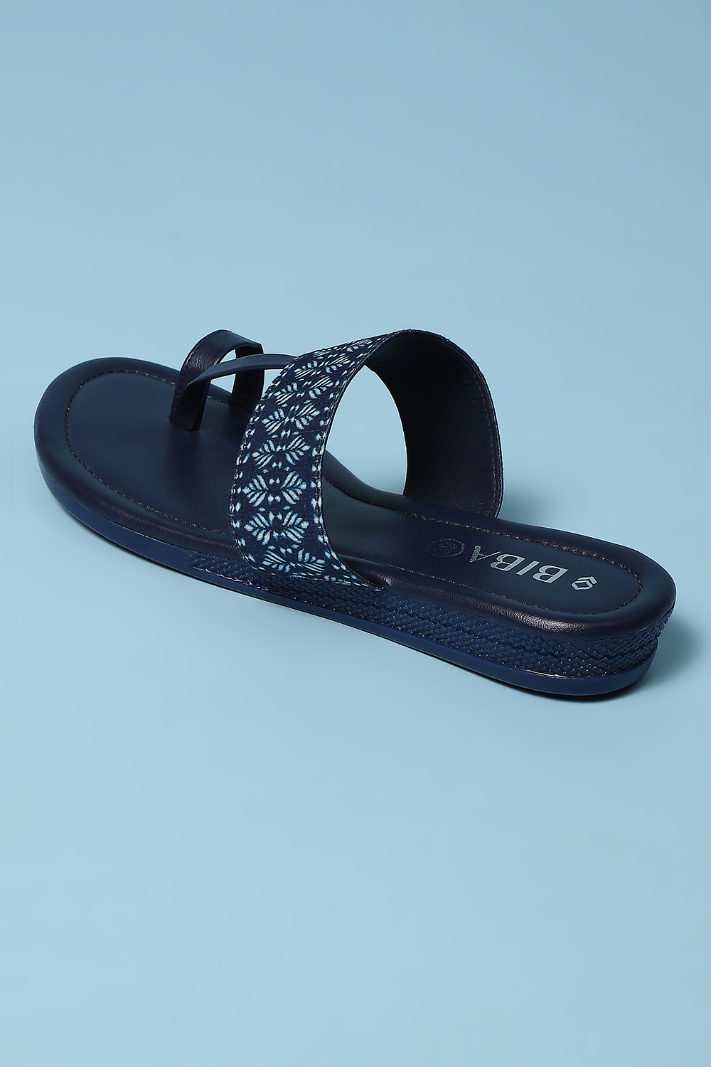 Black Fabric Ring Toe Sandals image number 4