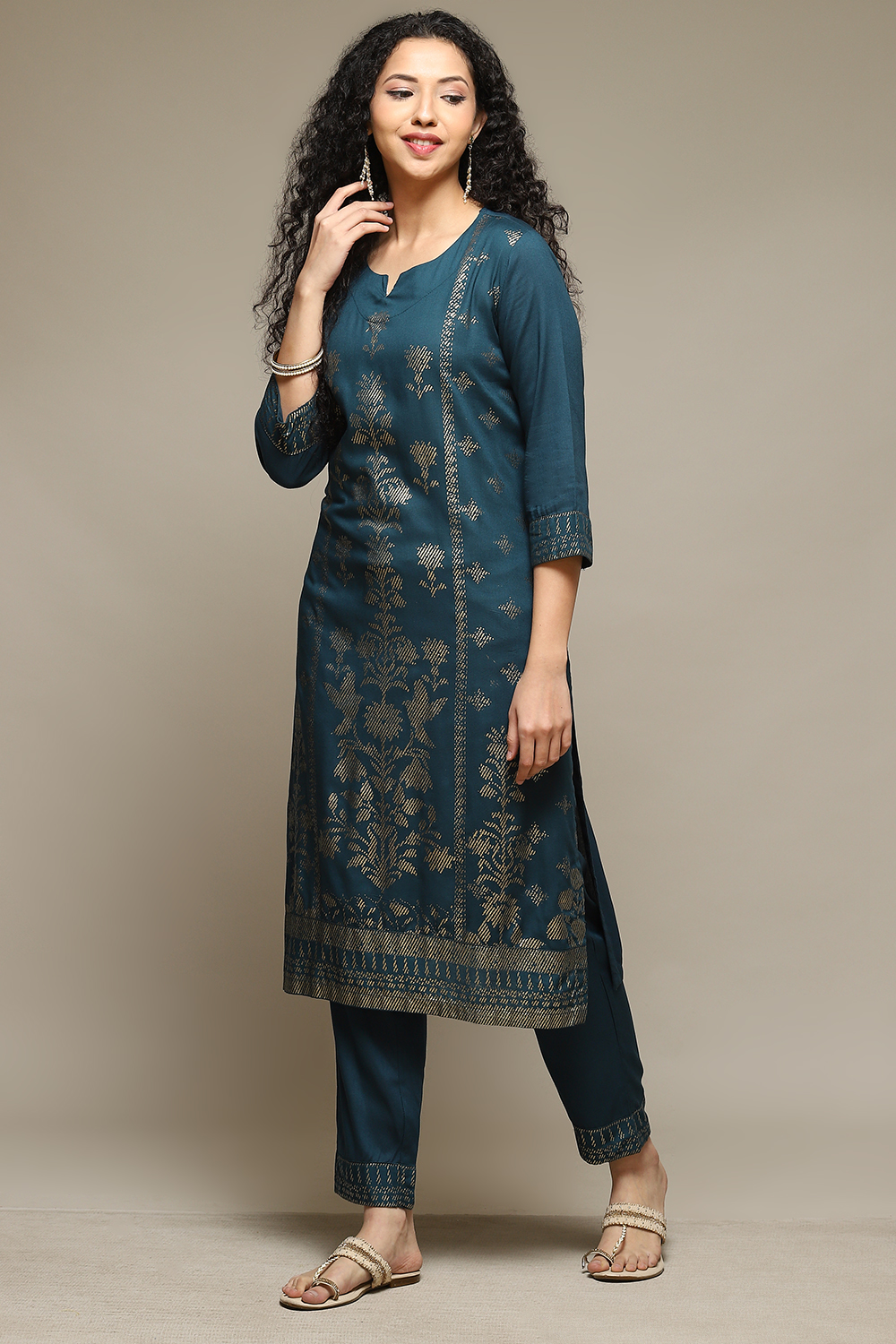 Plum Rayon Straight Kurta Pants 2 Piece Set image number 3