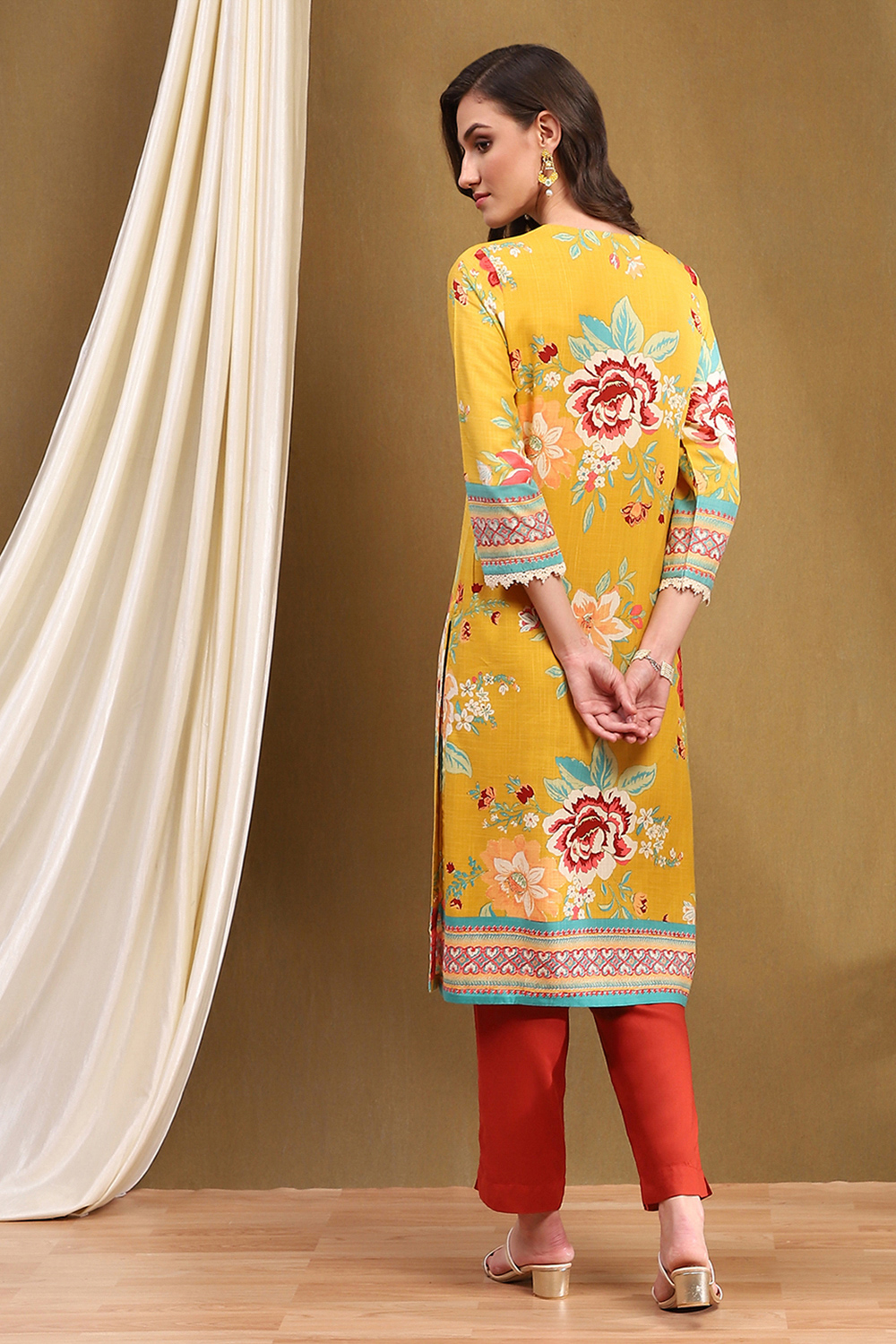 Pink Floral Printed Straight Kurta image number 3