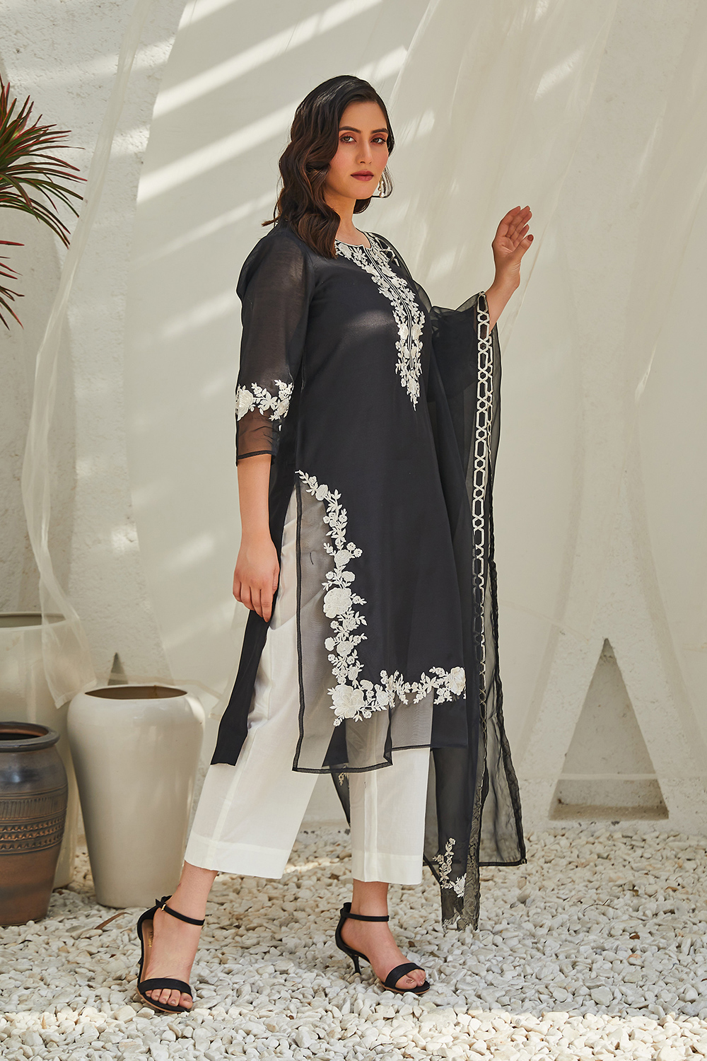 Black Embroidered Kurta & Palazzo Suit Set image number 5